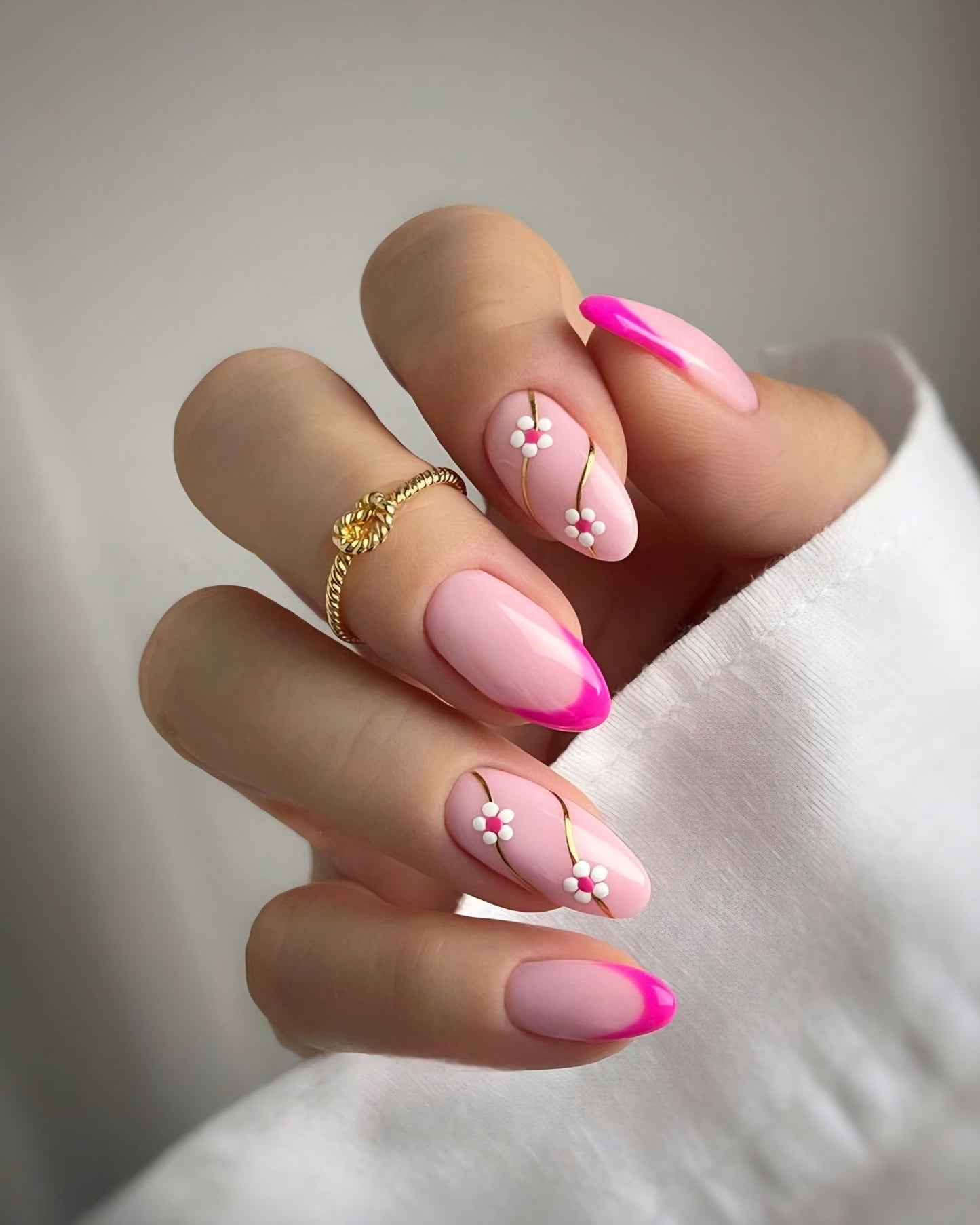 Neon daisy